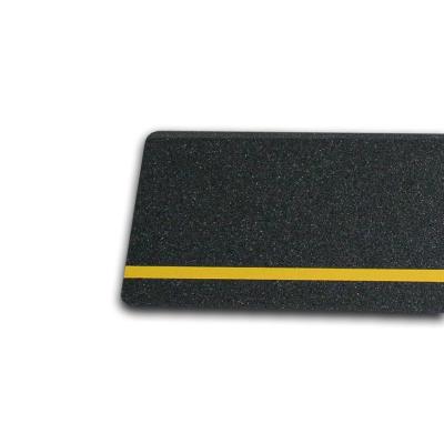 Bande antidérapante multifonction m2™ noire avec rayure jaune Bande de 150 x 610mm 