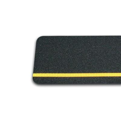 Bande antidérapante multifonction m2™ noire avec rayure jaune réflechissante Bande de  150 x 610mm 