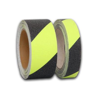 Bande antidérapante m2™ fluorescente et photoluminescente rayée R10 