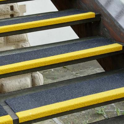 Profilé d'escaliers antidérapant avec nez en fibre de verre (PRV) gros grain 