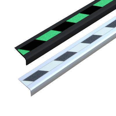 Nez de marche antidérapant et autocollant en aluminium photoluminescent rayé 