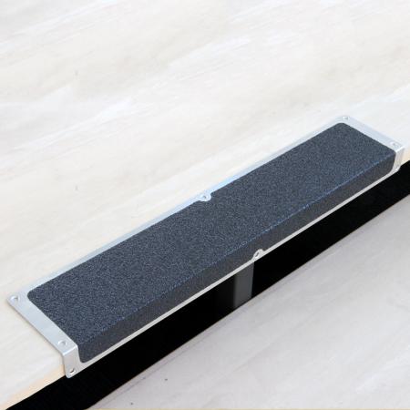 Profilé d'escaliers antidérapant avec nez en aluminium m2™ gros grain 